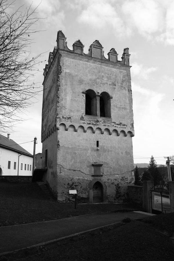 zvonica v obci Vrbov